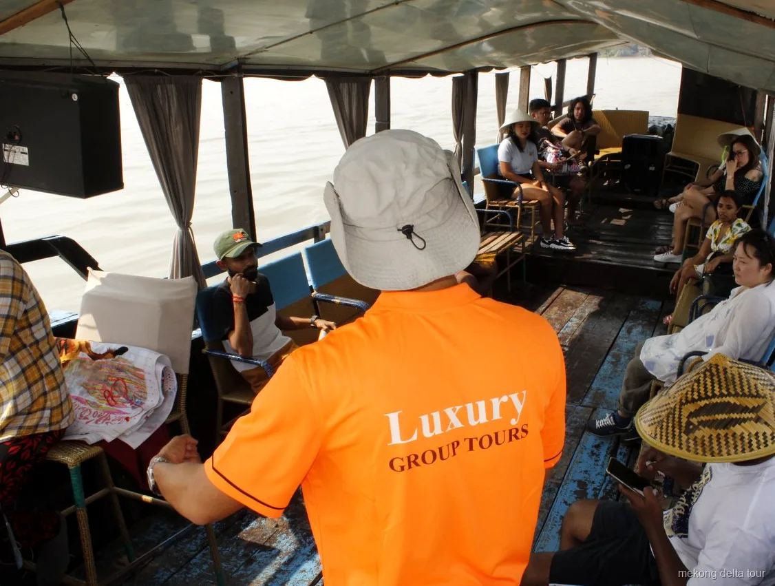 Dégustation de thé au miel sur l'îlot de Thoi Son pendant l'excursion dans le delta du Mékong