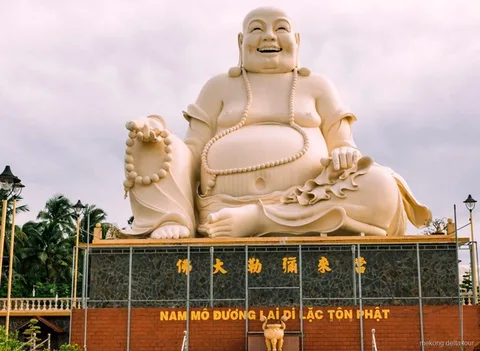 Pagode Vinh Trang visitée lors de l'excursion privée dans le delta du Mékong